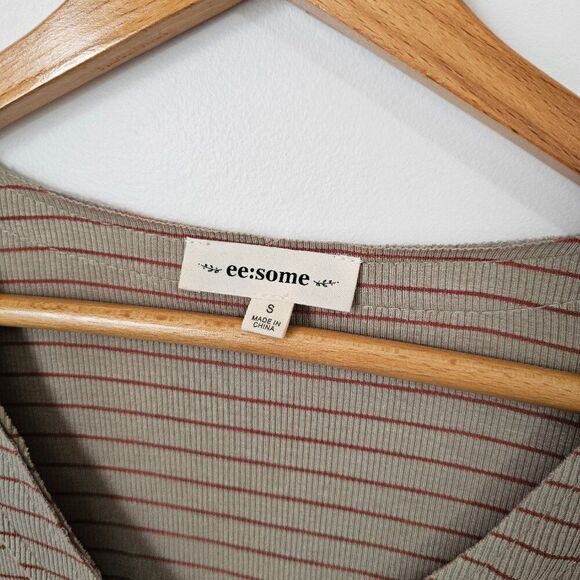 NEW W/O TAGS EE:SOME V NECK BUTTON DOWN PUFFED SLEEVES LONGSLEEVES TOP SZ S - Picture 13 of 16